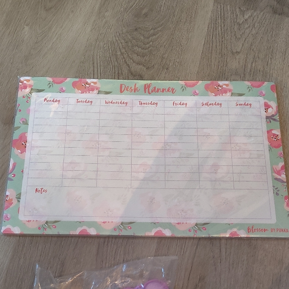 4/$12🌀🆕 Multiple Paged Desk Planner w Flowers